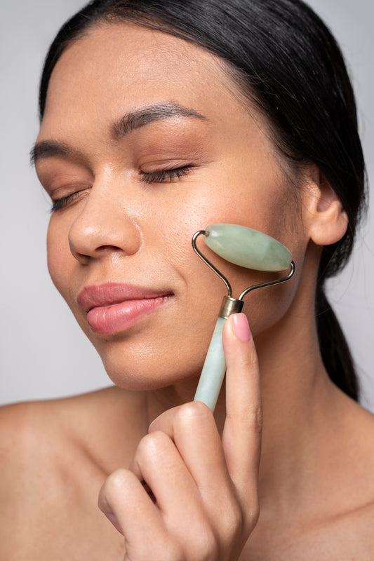 Gua Sha et Roller : le duo beauté naturel qui réveille votre peau